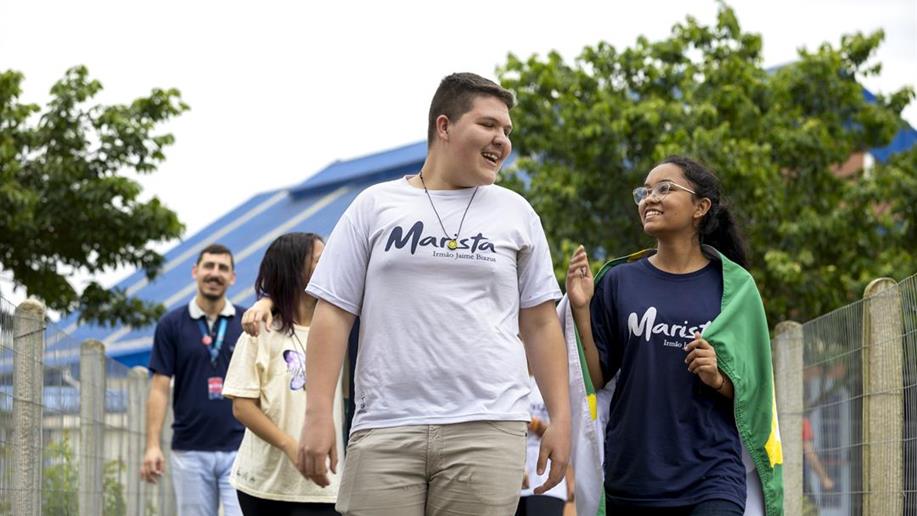 Protagonismo do jovem exercendo a solidariedade